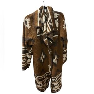 Med Women’s Aztec Waterfall Open Cardigan Max Studio Sweater -Brown Aztec print